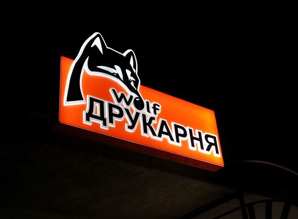 Как использовать светодиодные вывески для маркетинговых акций?